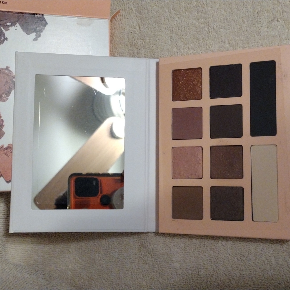 Honest eyeshadow palette